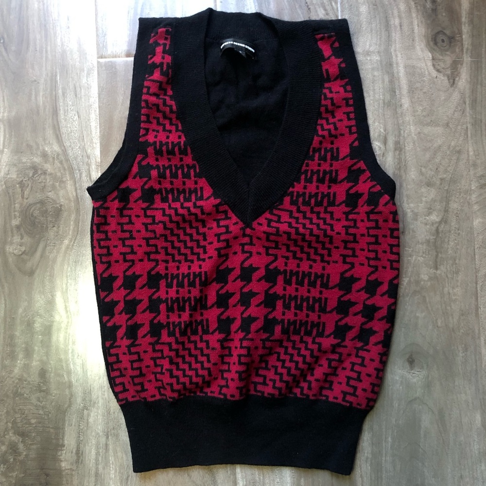 Women’s Express Sweater Vest